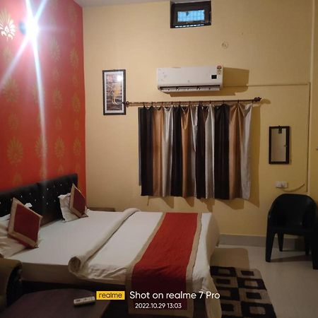 ורנאסי Gangotri Paying Guest House מראה חיצוני תמונה