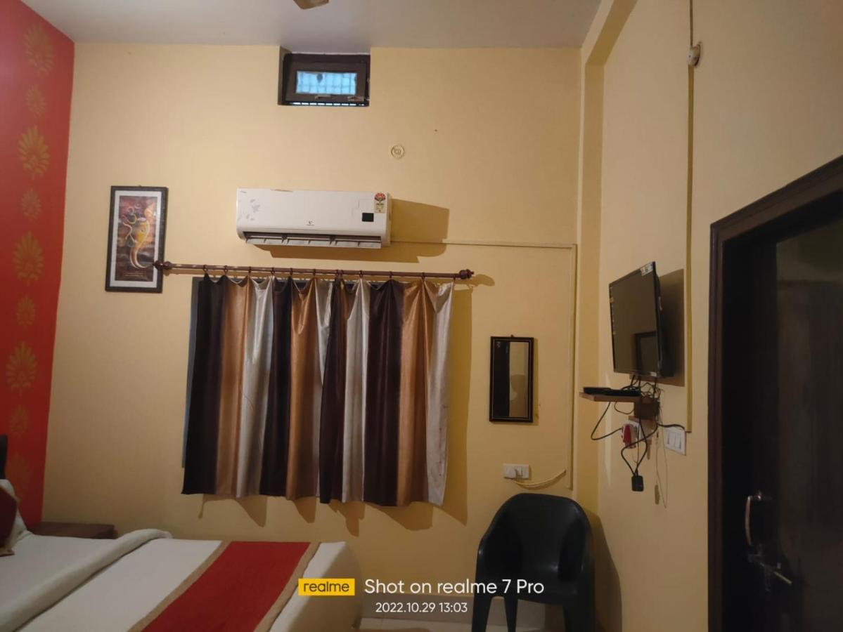 ורנאסי Gangotri Paying Guest House מראה חיצוני תמונה